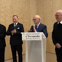 Inauguration de l'Escapade par monsieur le maire Yves Revel aux côtés de son adjoint Michel Noblet et de Arthur Ludew, Maire de Szydlowiec, ville polonaise jumelée avec Beynes.
